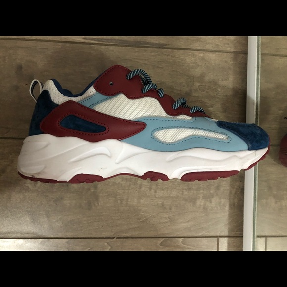 Fila shoes - Picture 3 of 6
